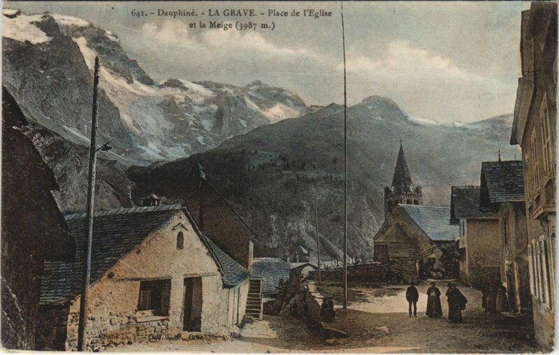 Carte postale ancienne La Grave Place de l'Eglise et la Meije à La Grave