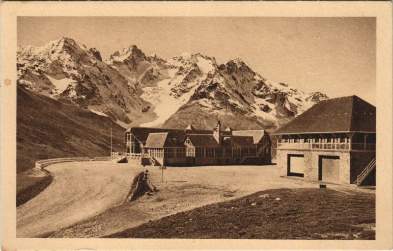 Carte postale ancienne Le Lautaret - Chalet du P.L.M. Et la Meije