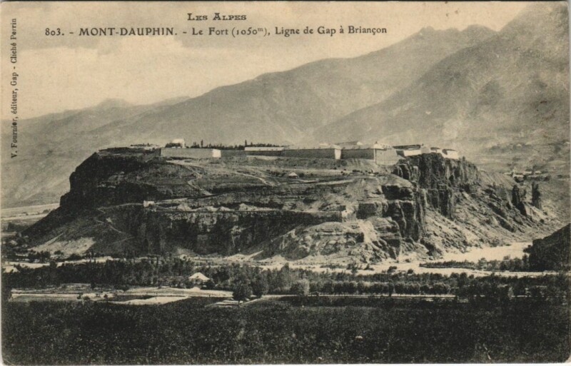 Carte postale ancienne Mont-Dauphin Le Fort à Mont-Dauphin