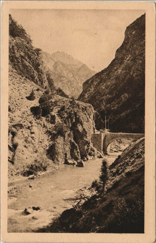 Carte postale ancienne Le Queyras - La Vallee du Guil - Le Pont du Roi