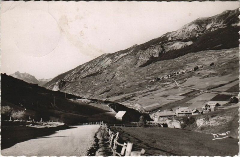 Carte postale ancienne Saint-Marie-de-Vars Vue d'Ensemble