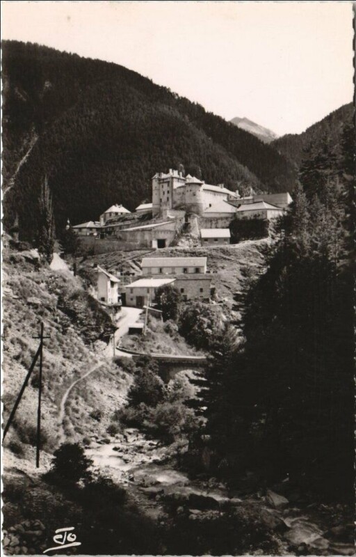 Carte postale ancienne Vallee de Queyras - Chateau Queyras - Le Fort