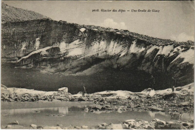 Carte postale ancienne Glacier des Alpes - Une Grotte de Glace
