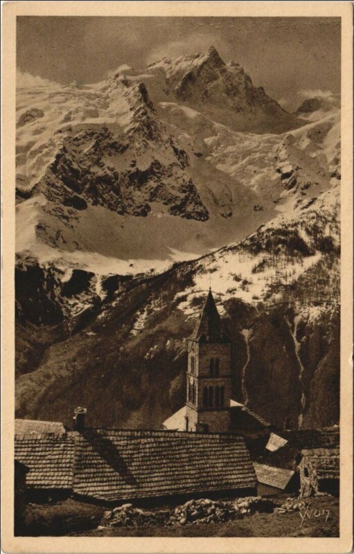 Carte postale ancienne La Grave La Meije et le Vieux Clocher Roman à La Grave