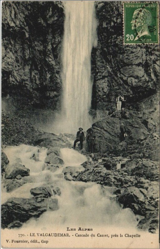 Carte postale ancienne La Chapelle-en-Valgaudemar Le Valgaudemar - Cascade du Casset