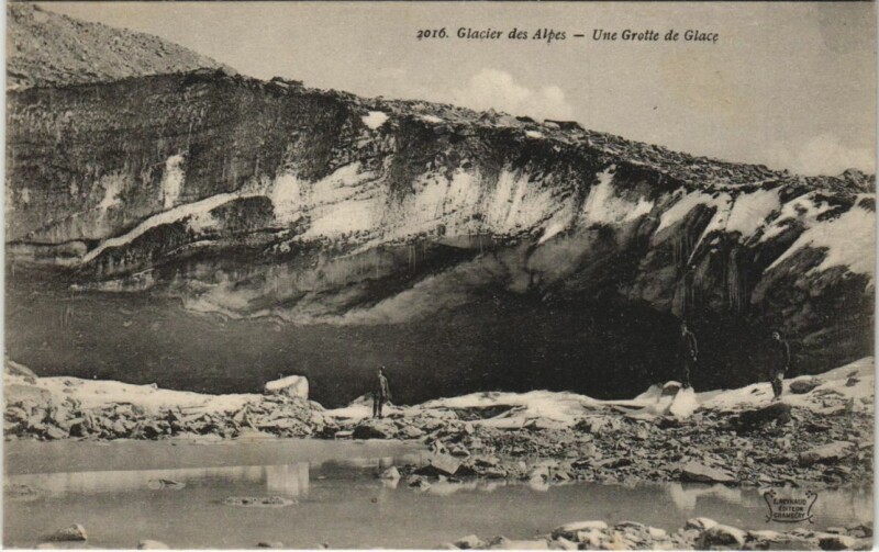 Carte postale ancienne Glacier des Alpes - Une Grotte de Glace