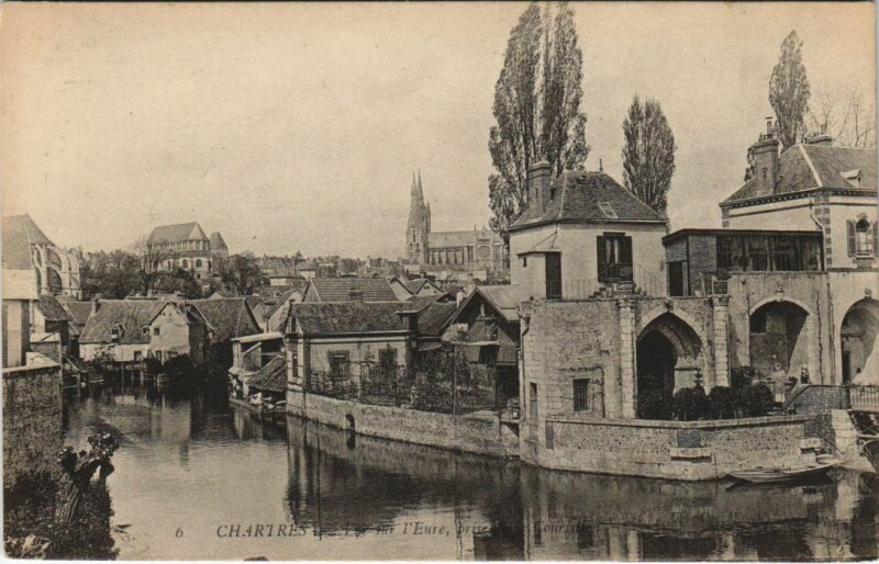 Carte postale ancienne Chartres vue sur l'Eure France à Chartres