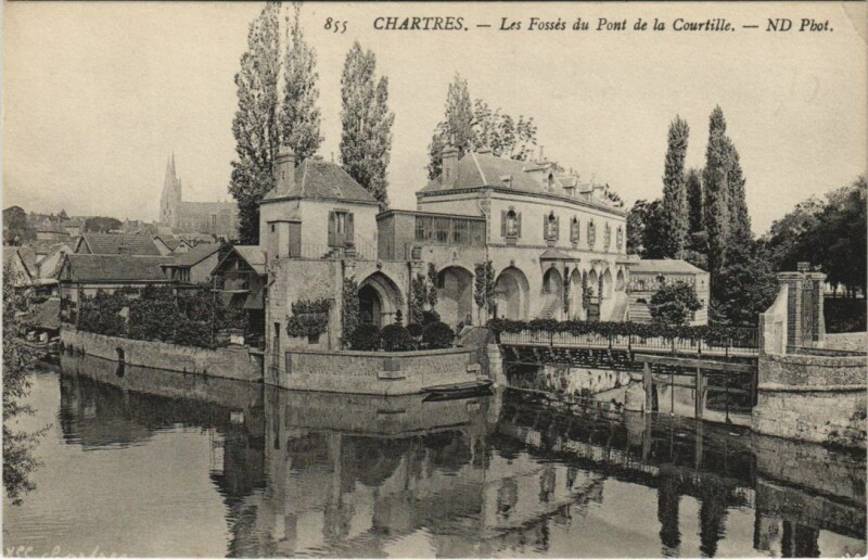 Carte postale ancienne Chartres Fosses du Pont de la Courtille France à Chartres
