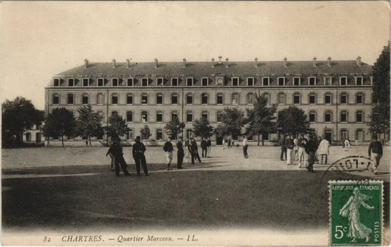 Carte postale ancienne Chartres Quartier Marceau France à Chartres