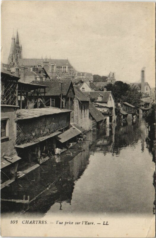 Carte postale ancienne Chartres vue prise sur l'Eure France à Chartres