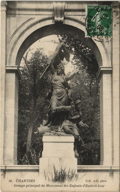Carte postale ancienne Chartres Groupe principale du Monument des Enfants France à Chartres