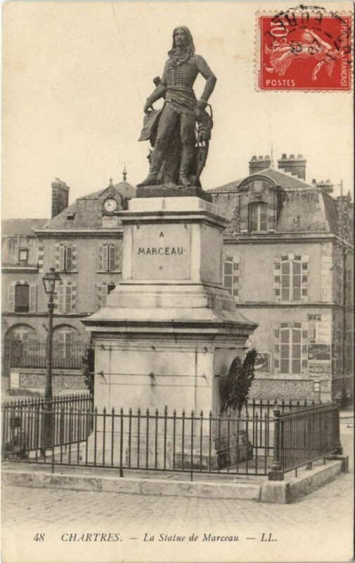 Carte postale ancienne Chartres Statue de Marceau France à Chartres