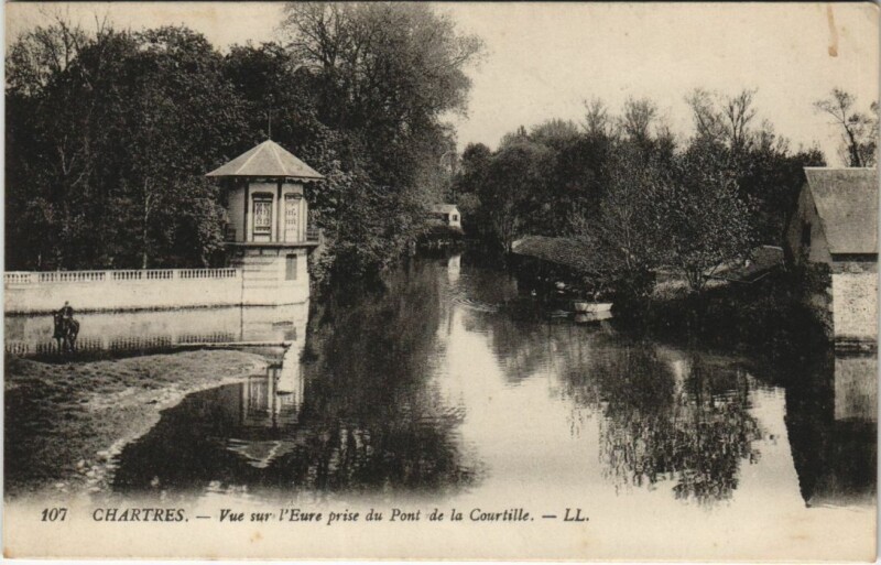 Carte postale ancienne Chartres vue sur l'Eure France à Chartres