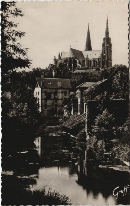 Carte postale ancienne Chartres Bords de l'Eure et la Cathedrale France à Chartres