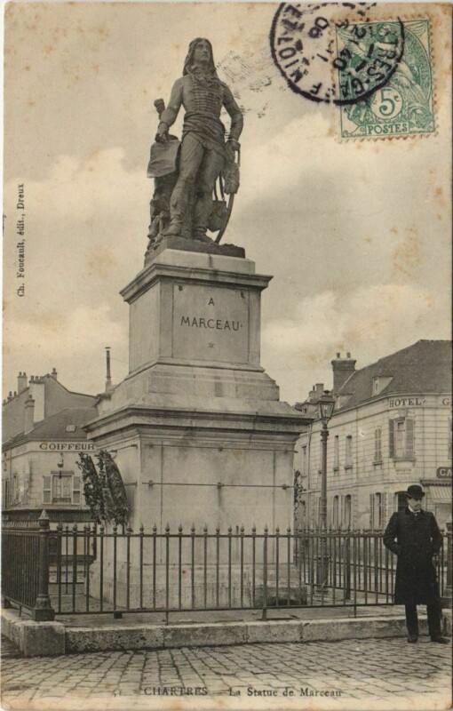Carte postale ancienne Chartres Statue de Marceau France à Chartres