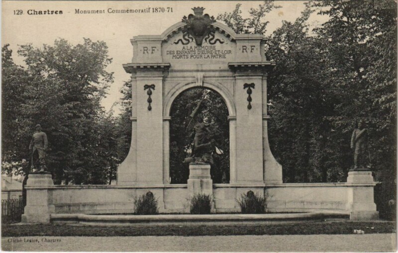 Carte postale ancienne Chartres Monument Commemoratif France à Chartres