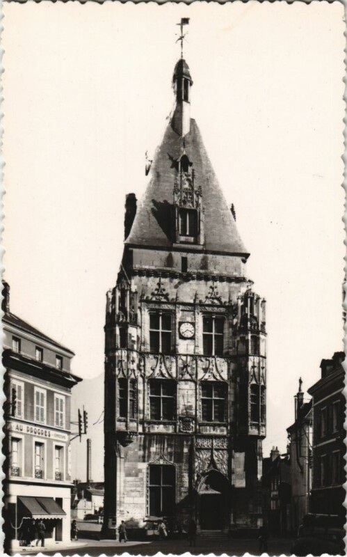 Carte postale ancienne Dreux Beffroi bati sous Francois 1er France à Dreux