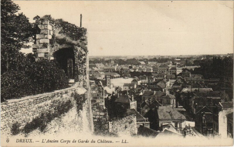 Carte postale ancienne Dreux Ancien Corps de garde du Chateau France à Dreux