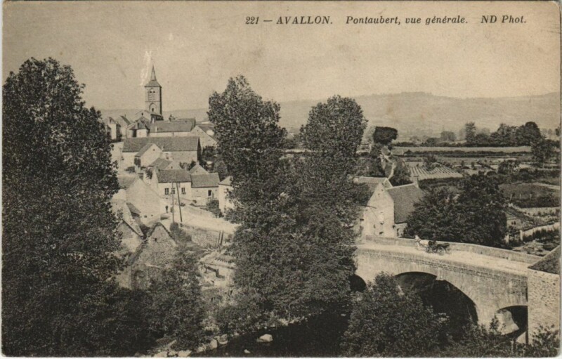 Carte postale ancienne Avallon Pontaubert, vue generale France à Avallon