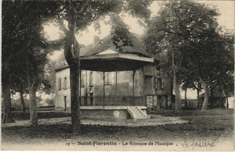 Carte postale ancienne Saint-Florentin Le Kiosque de Musique France à Saint-Florentin
