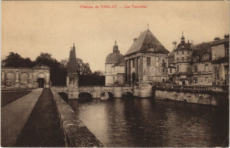 Carte postale ancienne Tanlay Les Tourelles France à Tanlay