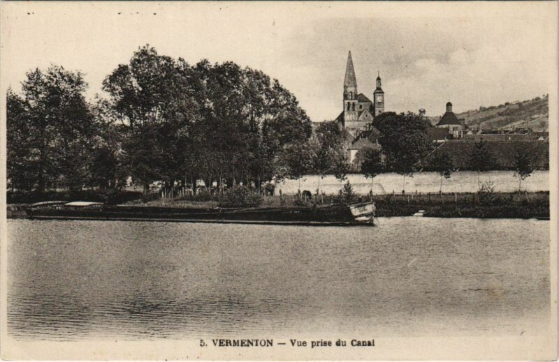 Carte postale ancienne Vermenton Vue prise du Canal France à Vermenton