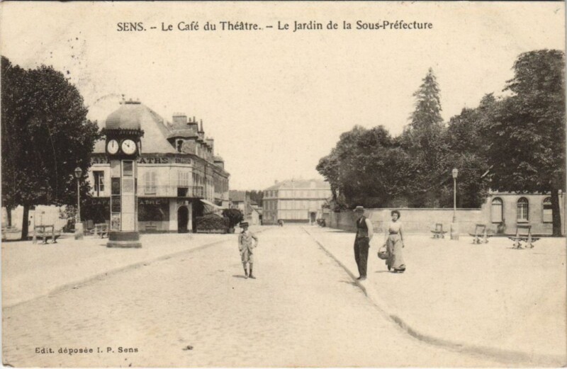 Carte postale ancienne Sens Le Cafe du Theatre France