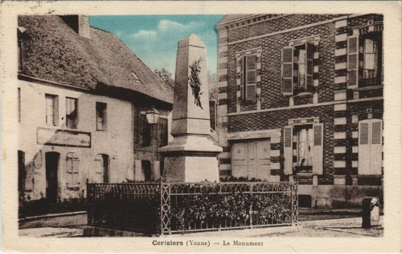 Carte postale ancienne Cerisiers Le Monument France à Cerisiers
