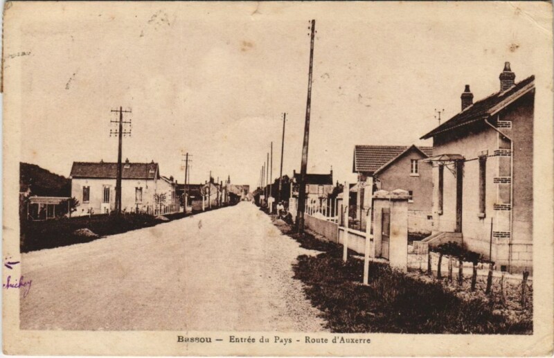 Carte postale ancienne Bassou Entree du Pays, Route d'Auxerre France à Auxerre