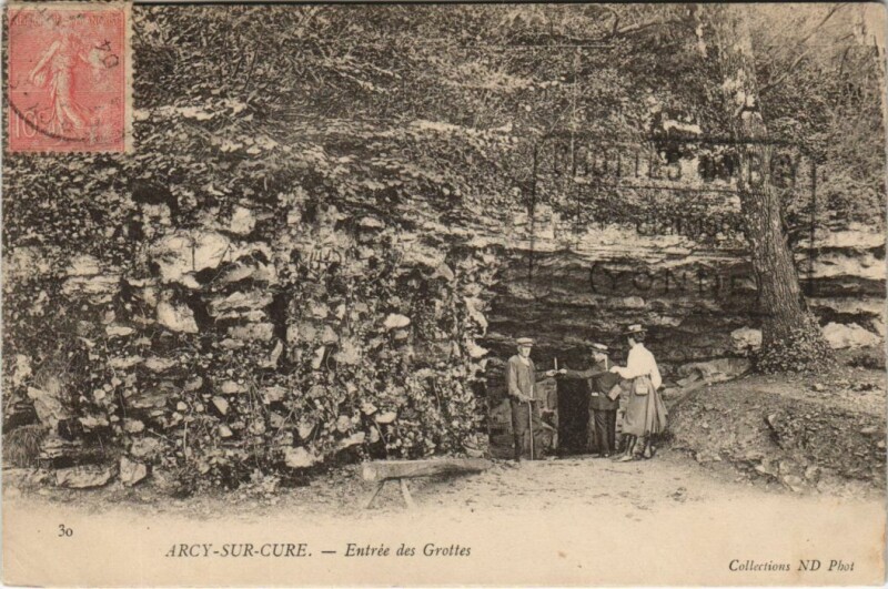 Carte postale ancienne Arcy s Cure Entree des Grottes France
