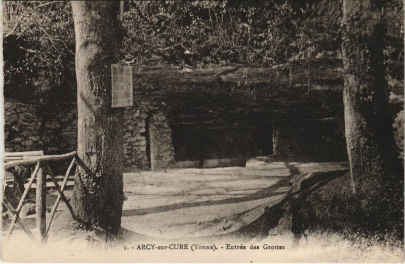 Carte postale ancienne Arcy s Cure Entree des Grottes France