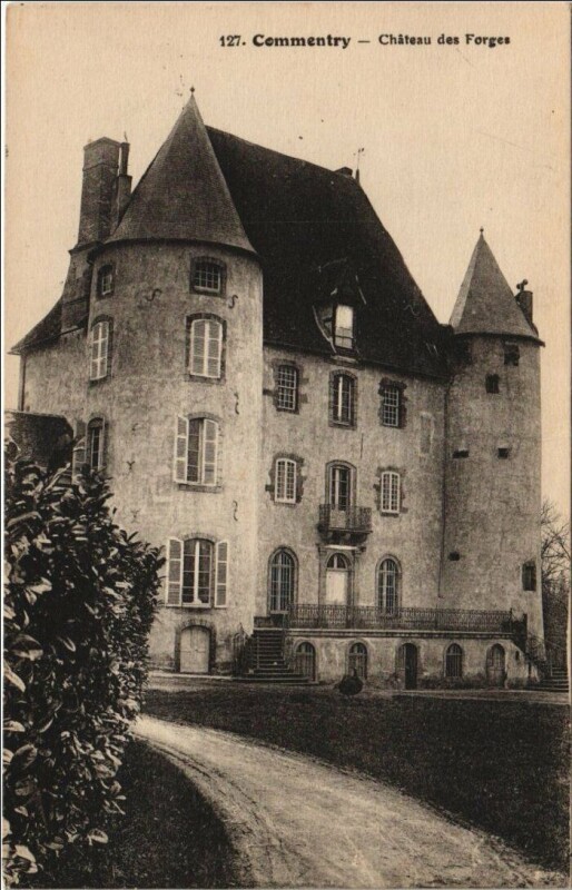 Carte postale ancienne Commentry Chateau des Forges à Commentry