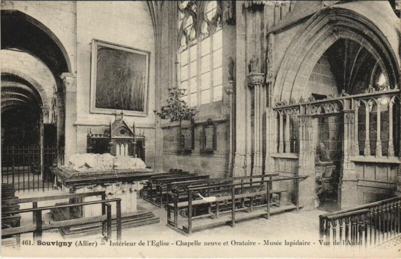 Carte postale ancienne Souvigny Interieur de l'Eglise à Souvigny