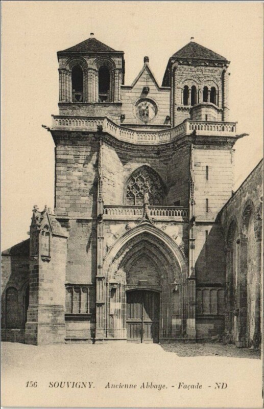 Carte postale ancienne Souvigny Ancienne Abbaye - Facade à Souvigny