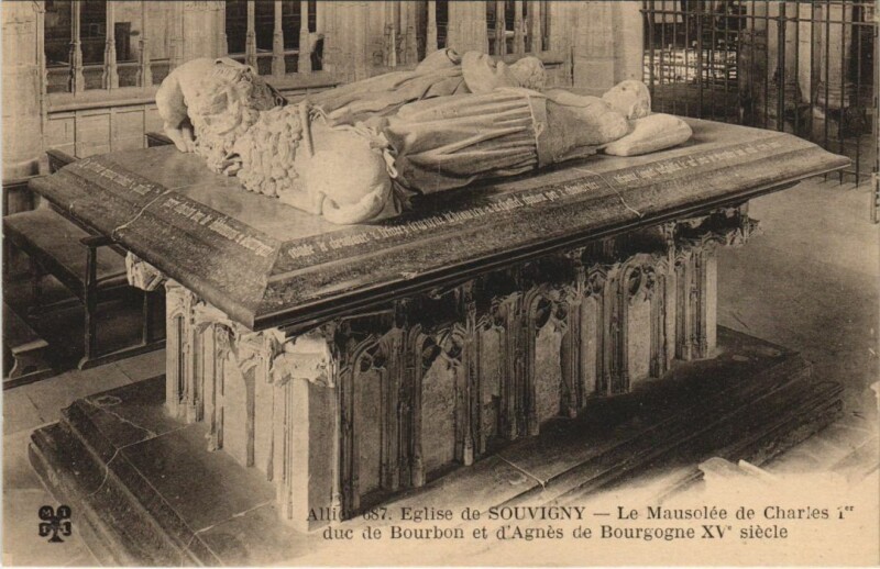 Carte postale ancienne Souvigny Eglise - Le Mausolee de Charles 1er à Souvigny