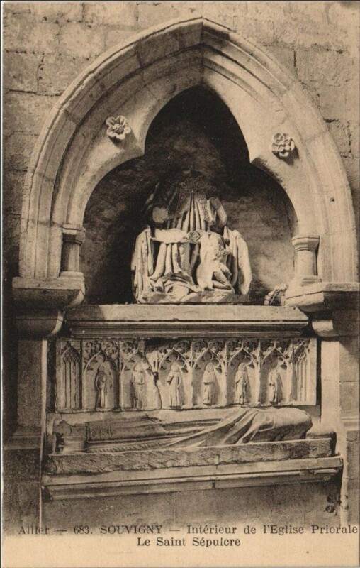 Carte postale ancienne Souvigny Interieur de l'Eglise à Souvigny