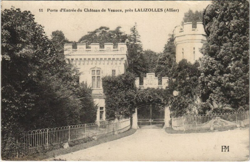 Carte postale ancienne Lalizolles Porte d'Entree du Chateau de Veauce à Lalizolle