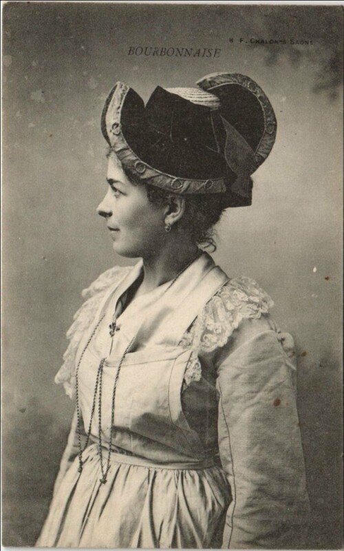 Carte postale ancienne Bourbonnaise - Femme - Type