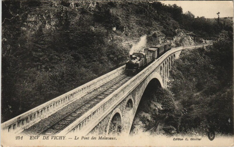 Carte postale ancienne Vichy Environs - Le Pont de Malavaux à Vichy