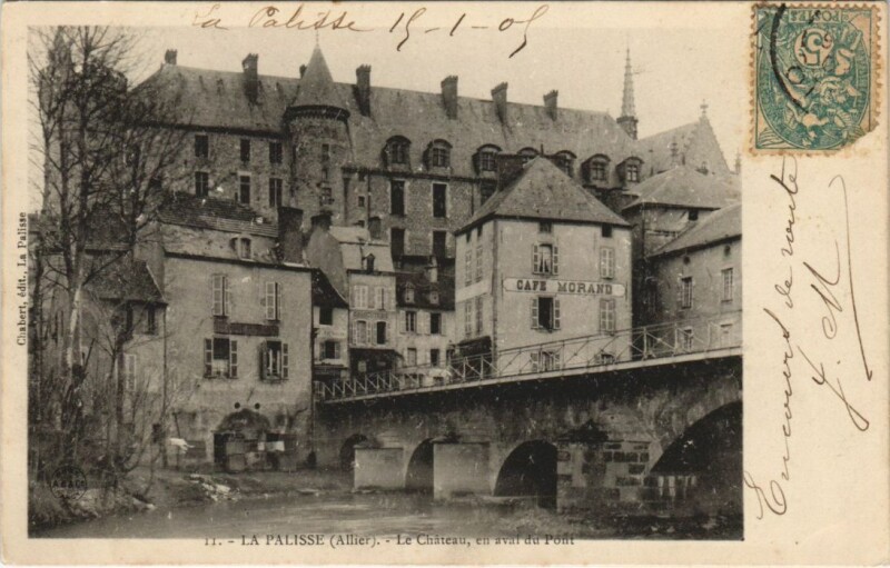 Carte postale ancienne Lapalisse Le Chateau - En Aval du Pont à Lapalisse