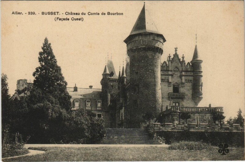 Carte postale ancienne Busset Chateau du Comte de Bourbon à Busset