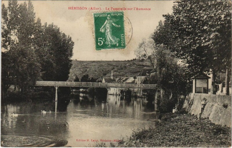Carte postale ancienne Herisson La Passerelle sur l'Aumance