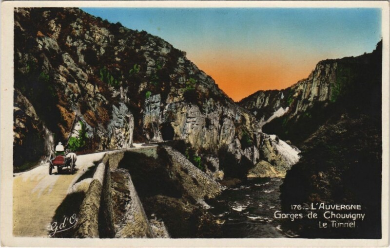 Carte postale ancienne Gorges de Chouvigny - Le Tunnel à Chouvigny