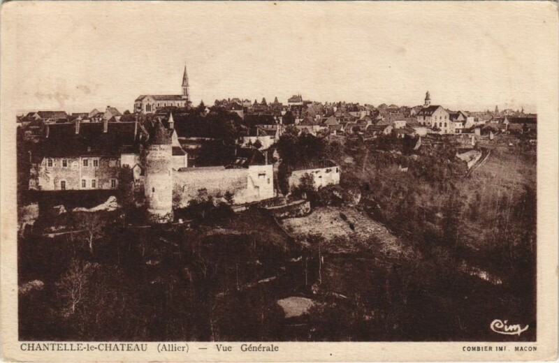 Carte postale ancienne Chantelle-le-Chateau Vue Generale à Chantelle