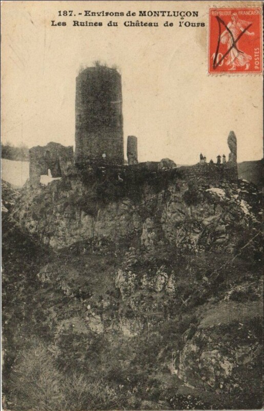 Carte postale ancienne Montlucon Environs - Les Ruines du Chateau de l'Ours