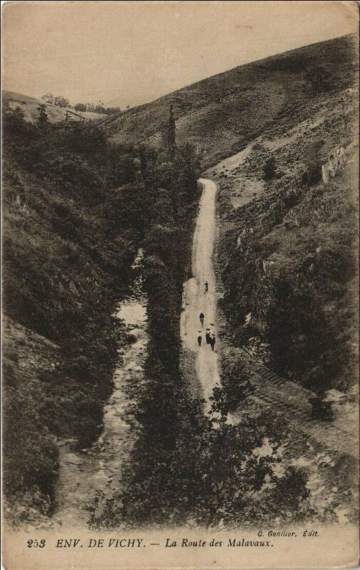 Carte postale ancienne Vichy Environs - La Route des Malavaux à Vichy