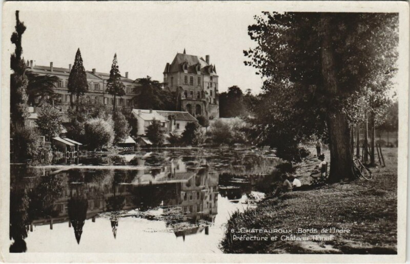 Carte postale ancienne Chateauroux Bords de l'Indre, Chateau Raoul France