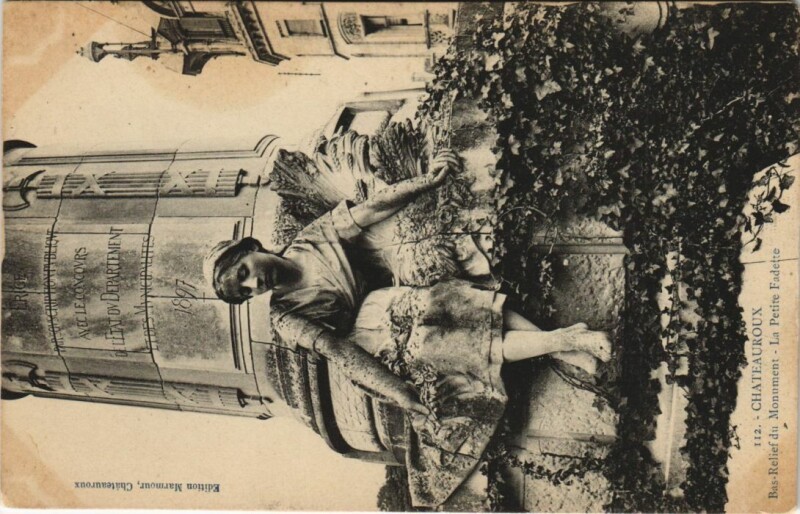 Carte postale ancienne Chateauroux Bas-Relief du Monument France