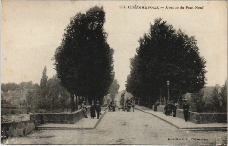 Carte postale ancienne Chateauroux Avenue du Pont Neuf France