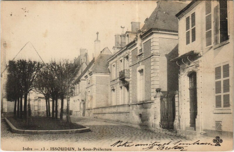 Carte postale ancienne Issoudun La Sous Prefecture France à Issoudun